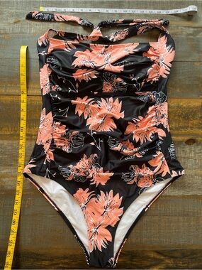 Cupshe Black One-Piece Swimsuit with Coral Floral Print
